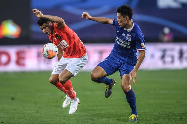 大连英博主场3-1战胜深圳新鹏城，避免成都蓉城提前夺冠